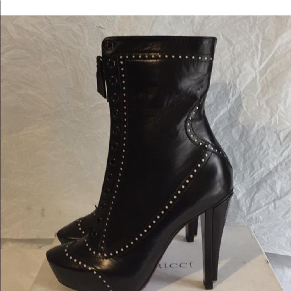 BRAND NEW NINA RICCI BLACK LEATHER BOOTS